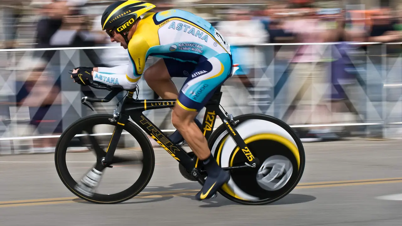 Os Xogos Aumentados definen na s&uacute;a web ao ex ciclista estadounidense Lance Armstrong como un "heroe da ciencia". (Foto: Anita Ritenour).