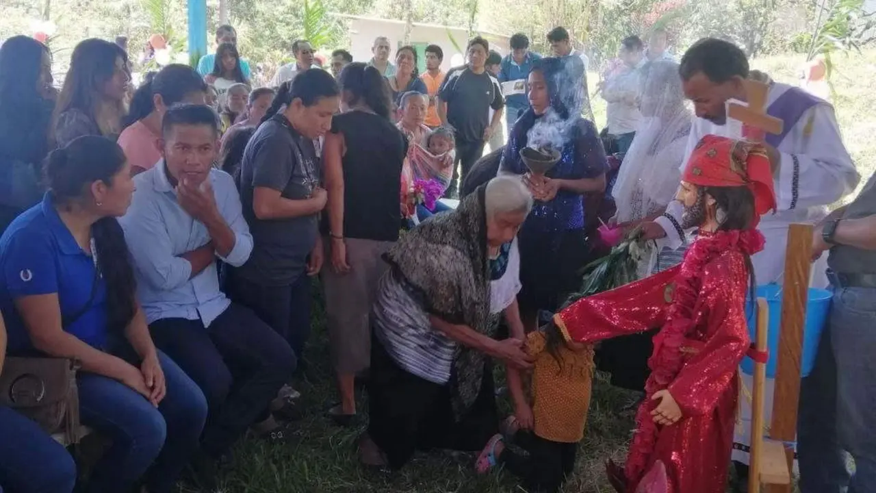 Celebra&ccedil;&atilde;o com v&aacute;rias comunidades em Jol Tanchivil (M&eacute;xico). (Foto: Victorino P&eacute;rez Prieto).