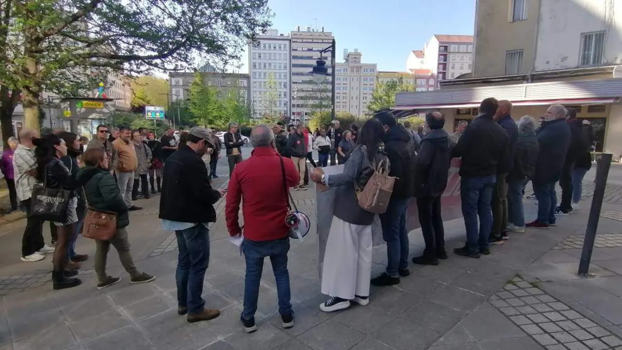 Concentraci&oacute;n, esta quinta feira, en Ferrol, para reclamar o indulto de L&oacute;pez Pintos. (Foto: Europa Press)