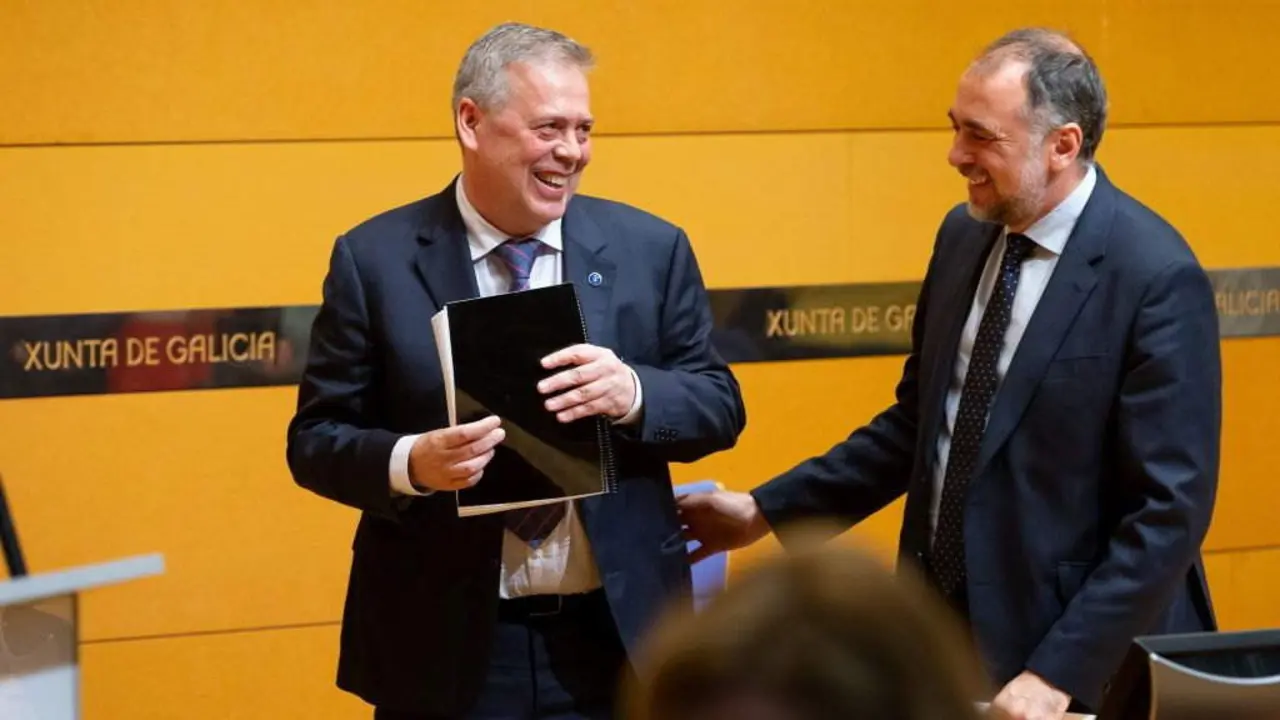 Antonio G&oacute;mez Caama&ntilde;o colleu a remuda de Julio Garc&iacute;a Comesa&ntilde;a &aacute; fronte da Consellar&iacute;a de Sanidade (Foto: Xunta da Galiza).
