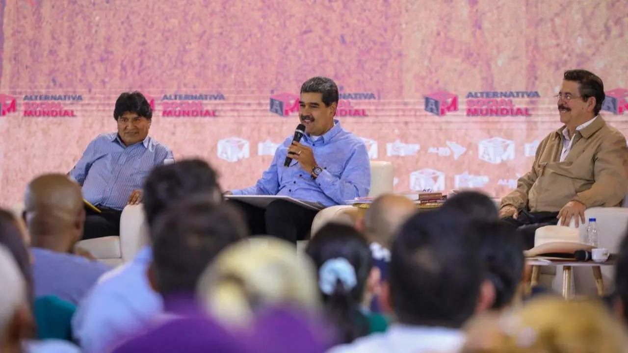 Evo Morales, Nicol&aacute;s Maduro e Manuel Zelaya durante o Encontro para uma Alternativa Social Mundial decorrido em Caracas. (Foto: Presid&ecirc;ncia de Venezuela).