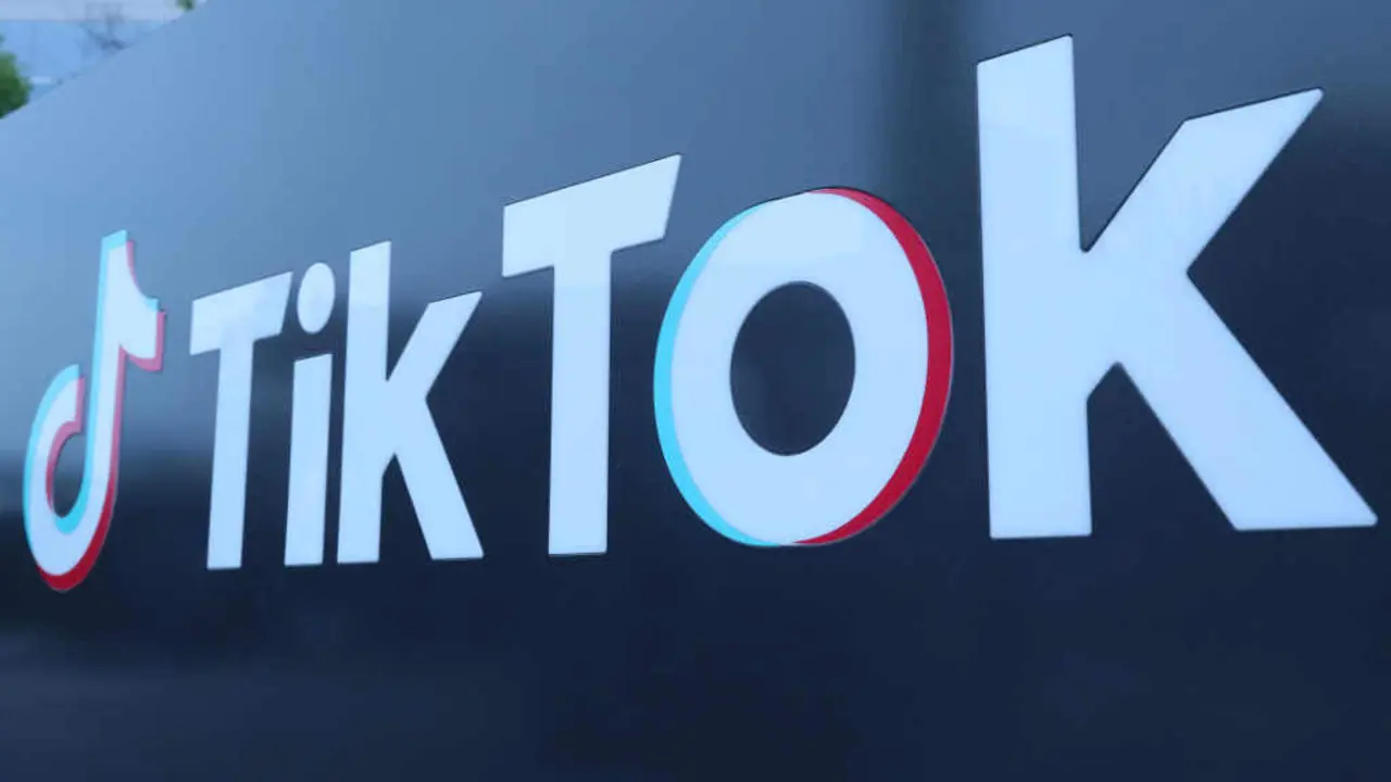 Logo de TikTok nunha das s&uacute;as oficinas nos Estados Unidos. (Foto: Europa Press / Contacto / Xinhua)