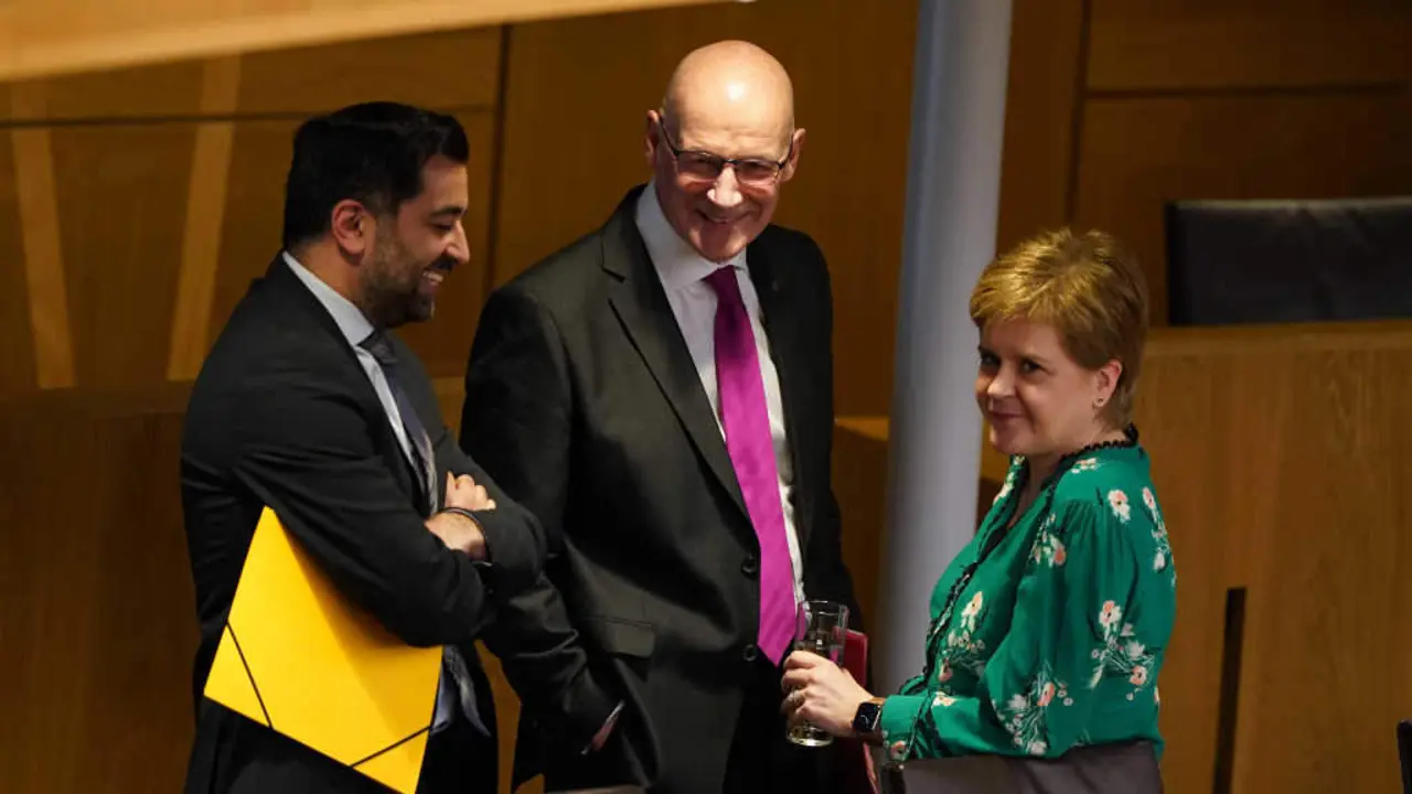 Swinney (centro) cos seus precesores, Yousaf e Sturgeon, a terza feira. (Foto: Andrew Milligan / PA Wire / DPA v&iacute;a Europa Press)