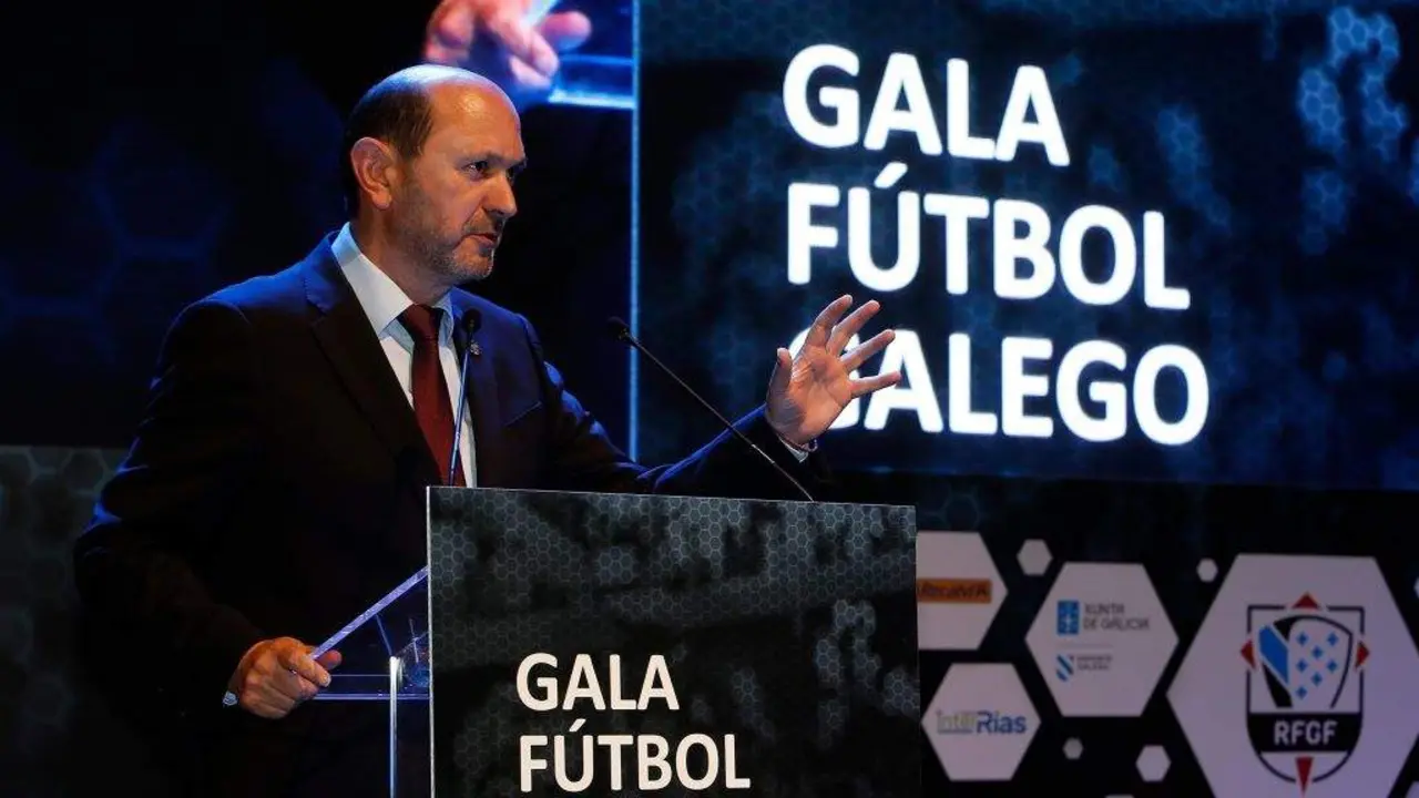 O presidente da Federaci&oacute;n Galega de F&uacute;tbol, Rafael Louz&aacute;n. (Foto: RFGF)