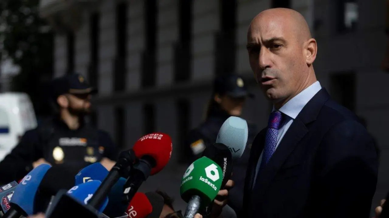 Rubiales, comparecendo ante os medios. (Foto: Europa Press).