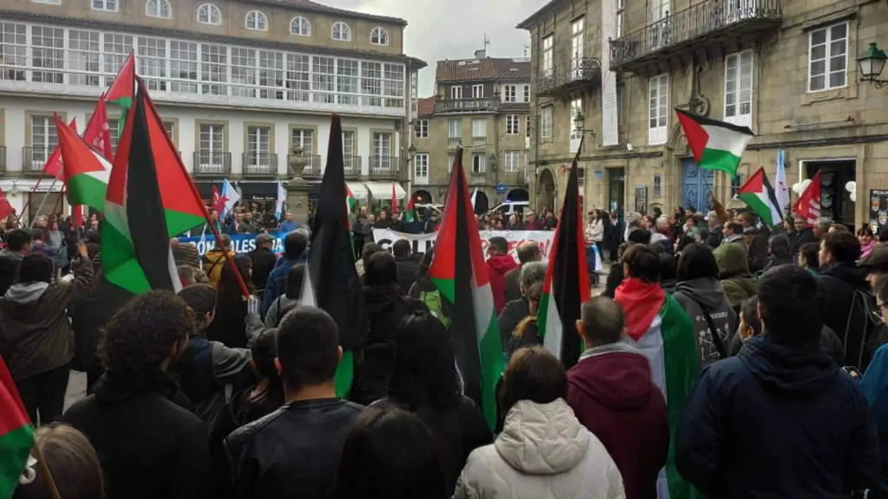 Manifestaci&oacute;n pola liberdade e a fin do xenocidio en Palestina a pasada segunda feira en Compostela. (Foto: Mar de Lumes).