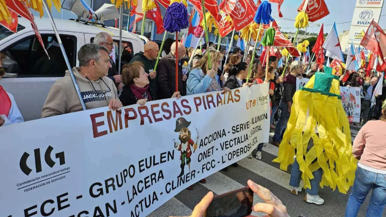 Mobilizaci&oacute;n da limpeza na Coru&ntilde;a (Foto: N&oacute;s Diario).