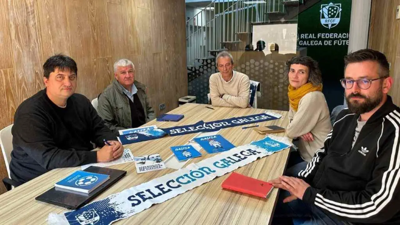 Xuntanza entre V&iacute;a Galega e a Real Federaci&oacute;n Galega de F&uacute;tbol (Foto: N&oacute;s Diario).