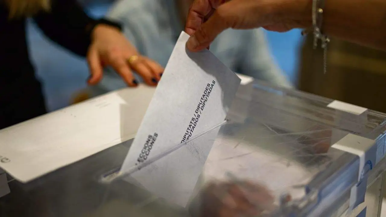Votaci&oacute;ns o pasado 12 de maio en Catalunya. (Foto: Lorena Sop&ecirc;na / Europa Press)