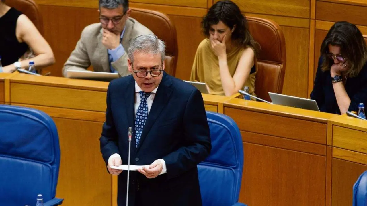 Antonio G&oacute;mez Caama&ntilde;o, conselleiro de Sanidade, no Parlamento. (Foto: Xunta da Galiza)