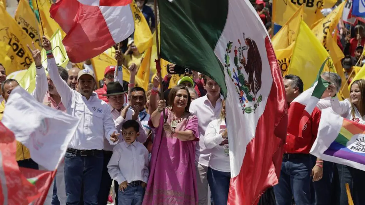A candidata opositora X&oacute;chitl G&aacute;lvez (no centro), este domingo en Cidade de M&eacute;xico. (Foto: Gerardo Vieyra / DPA v&iacute;a Europa Press)