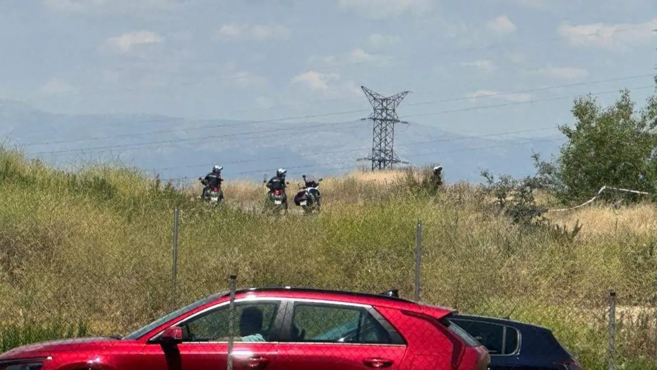 Axentes da Polic&iacute;a Nacional no lugar no que se produciu o tiroteo. (Foto: Europa Press)