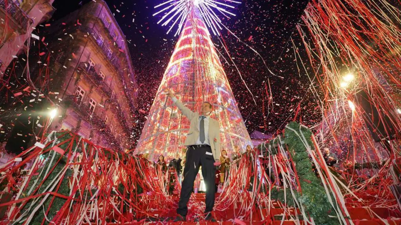 O alcalde de Vigo, Abel Caballero, acendeu o alumeado de Nadal o pasado 24 de novembro. (Foto: Javier V&aacute;zquez / Europa Press)