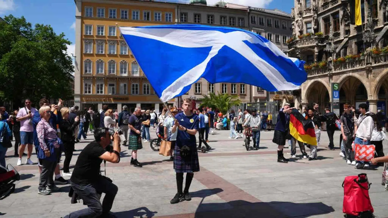 M&aacute;is de 100.000 membros da 'Tartan Army' invadir&aacute;n Alema&ntilde;a ao longo da pr&oacute;xima semana. (Foto: Bradley Collyer / PA ).