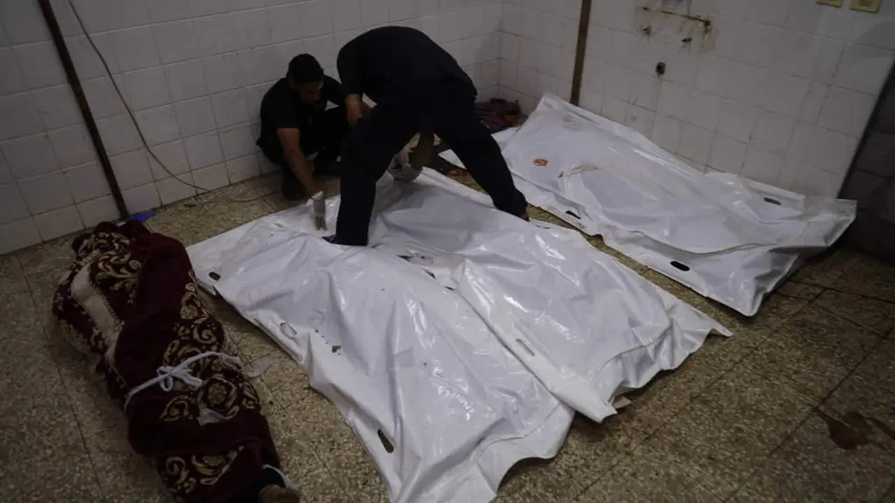 Persoas palestinas asasinadas por Israel na Faixa de Gaza, a quinta feira. (Foto: Saher Alghorra / ZUMA Press Wire / d / DPA v&iacute;a Europa Press)