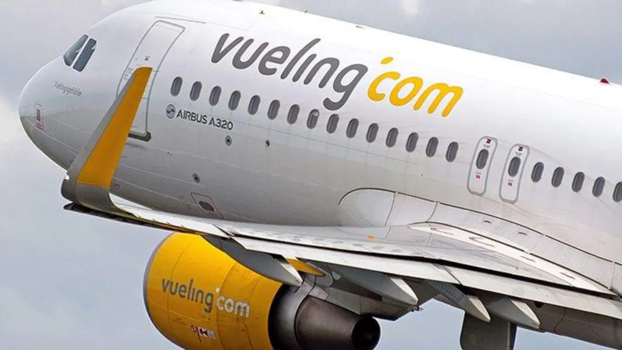 Avi&oacute;n-de-la-compa&ntilde;&iacute;a-Vueling.