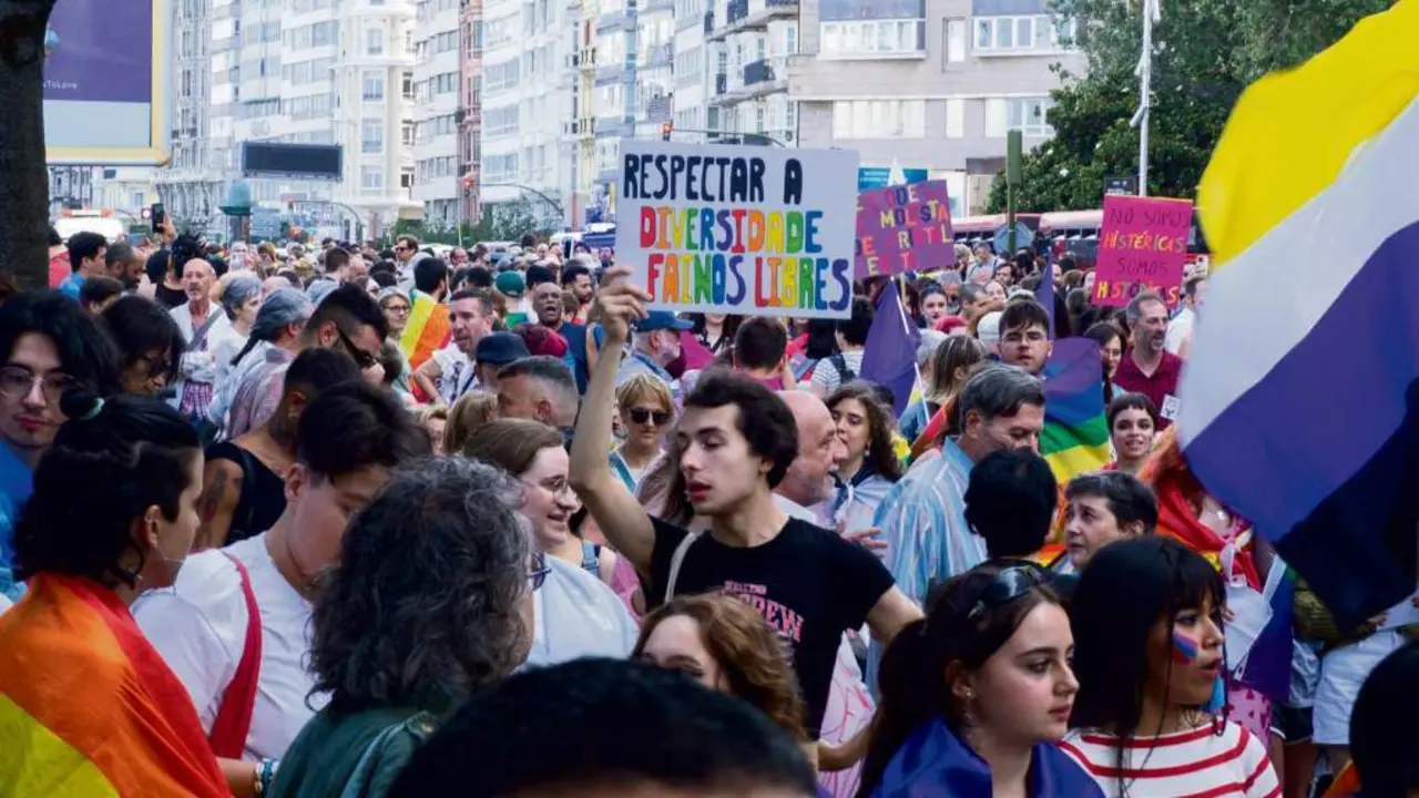 Manifestaci&oacute;n polo D&iacute;a do Orgullo LGBT+ o ano pasado na Coru&ntilde;a. (Foto: / M. Dylan / Europa Press)
