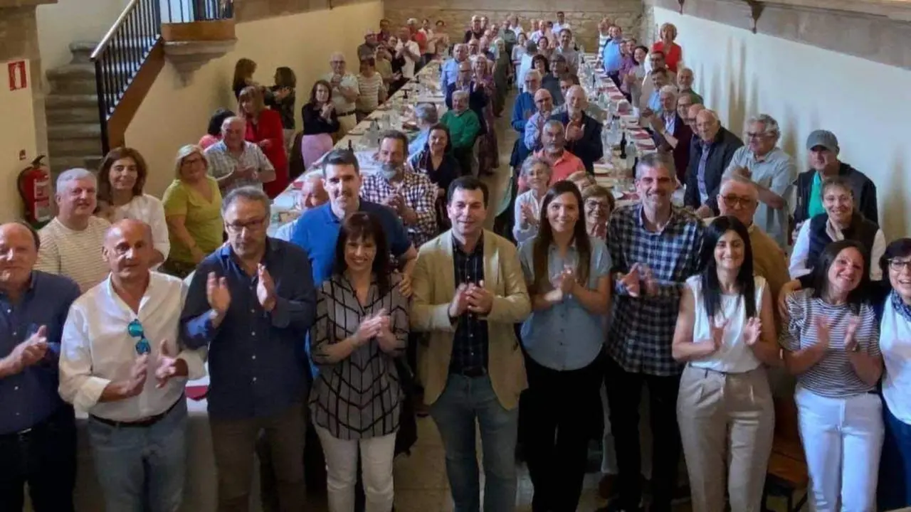 Encontro de Gonzalo Caballero con militantes socialistas da Galiza, este s&aacute;bado, en Compostela. (Foto: N&oacute;s Diario)
