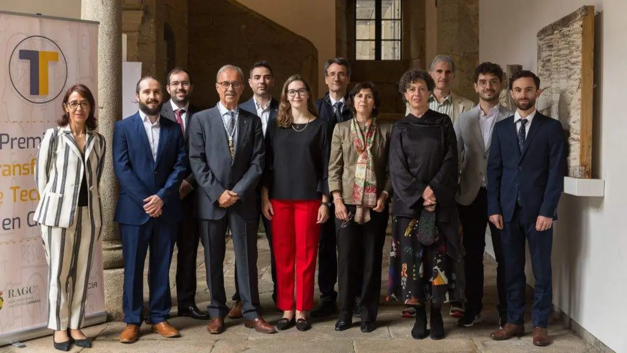 Equipo premiado do Centro Interdisciplinar de Qu&iacute;mica e Biolox&iacute;a e da Escola T&eacute;cnica Superior de N&aacute;utica e M&aacute;quinas da UDC. (Foto: RAGC).