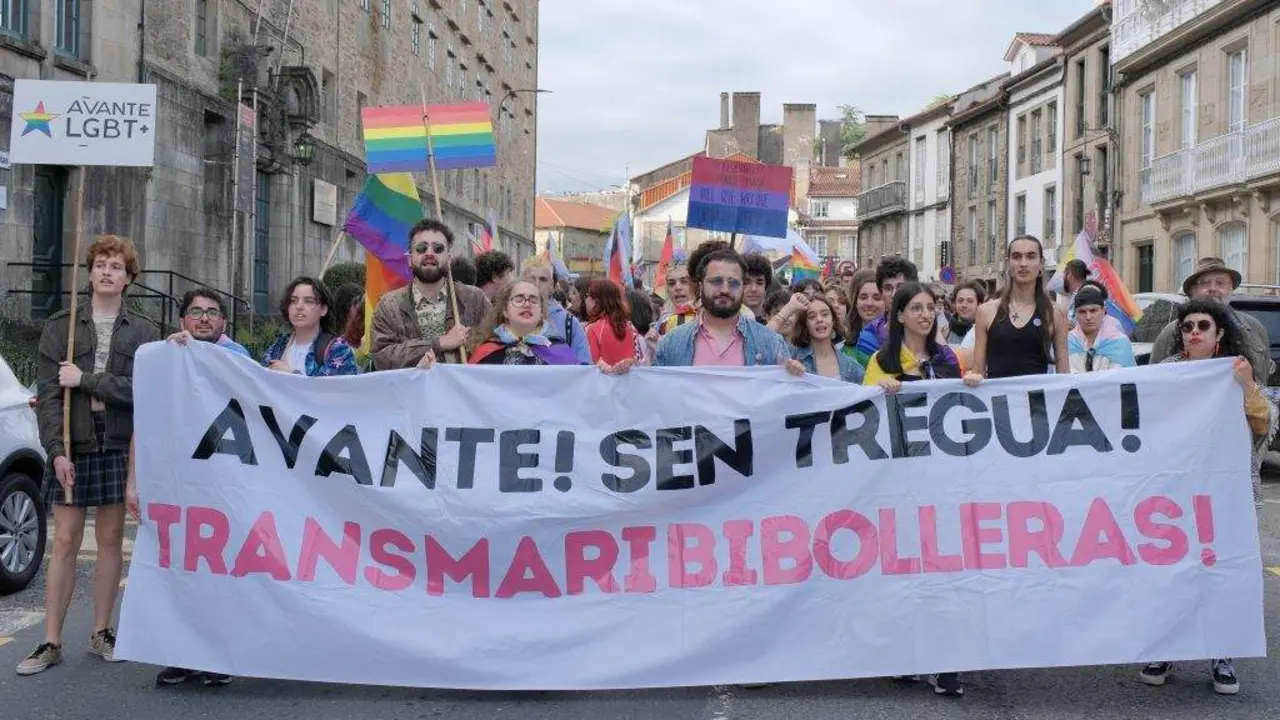Participantes na manifestaci&oacute;n con motivo do D&iacute;a do Orgullo decorrida en Compostela en 2024. (Foto: Arxina)