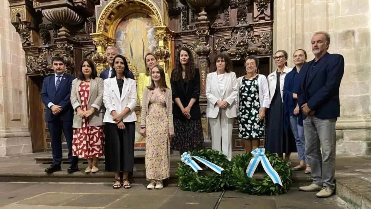 Foto de familia dos asistentes ao acto.