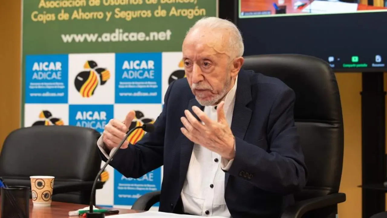 Manuel Prados, presidente de Adicae, esta quinta feira. (Foto: Ram&oacute;n Comet / Europa Press)