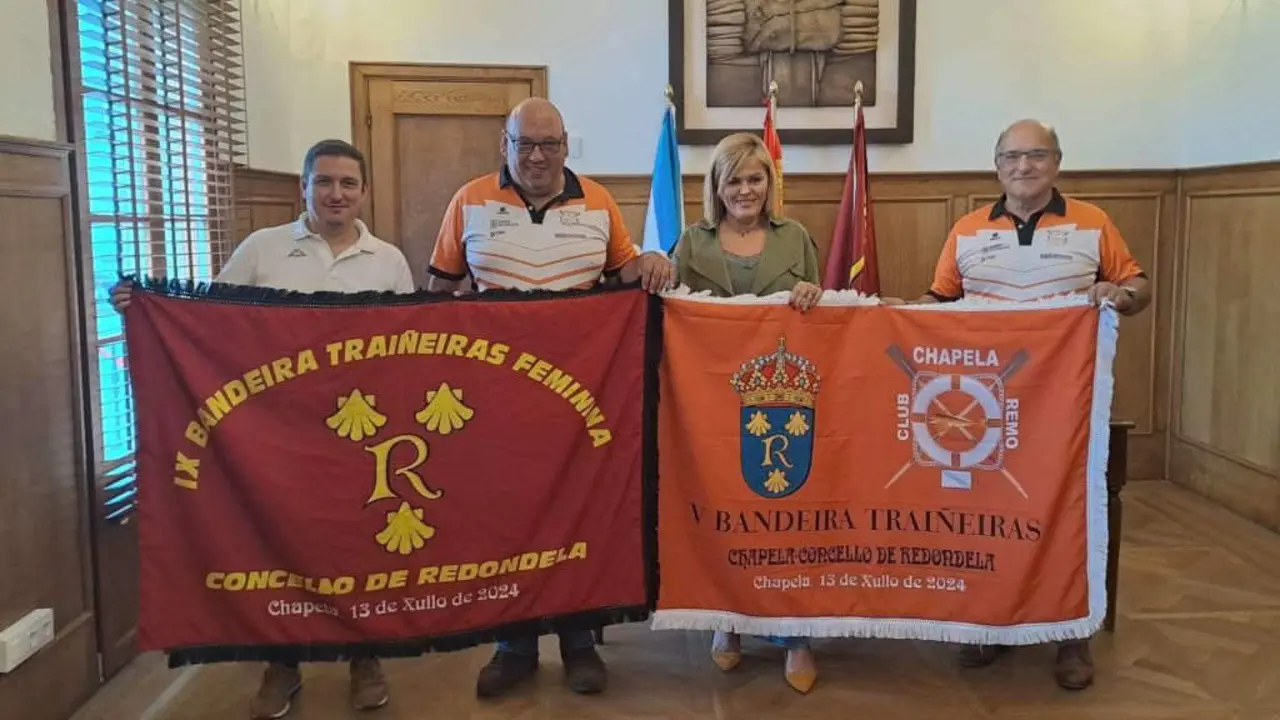 Iv&aacute;n Valles, Antonio Via&ntilde;o e Digna Rivas durante a presentaci&oacute;n. (Foto: Concello de Redondela).