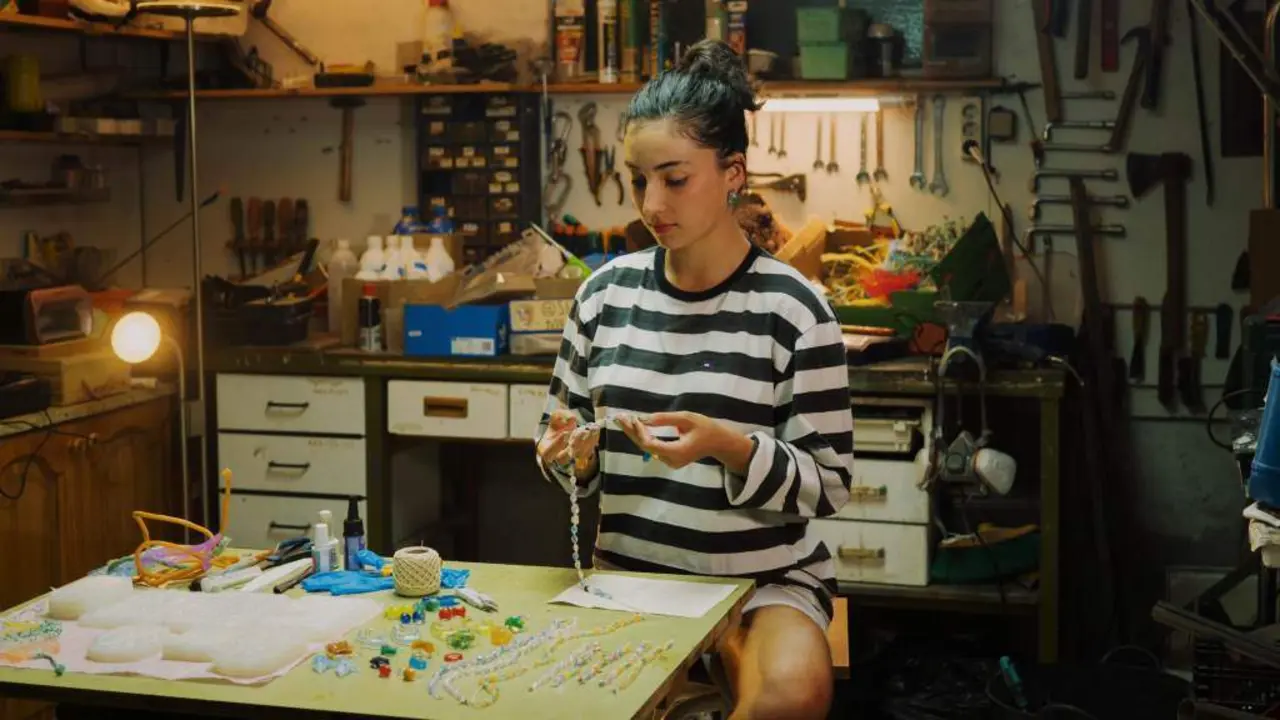 Mar&iacute;a, de Lixo Atelier, no seu taller (Foto: Lixo Atelier).