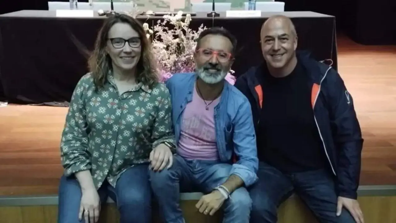 Octavio Salazar xunto a Susi Payo, organizadora do curso, e Celso Taboada, do Servizo de Igualdade do Concello de Lal&iacute;n. (Foto: N&oacute;s Diario).