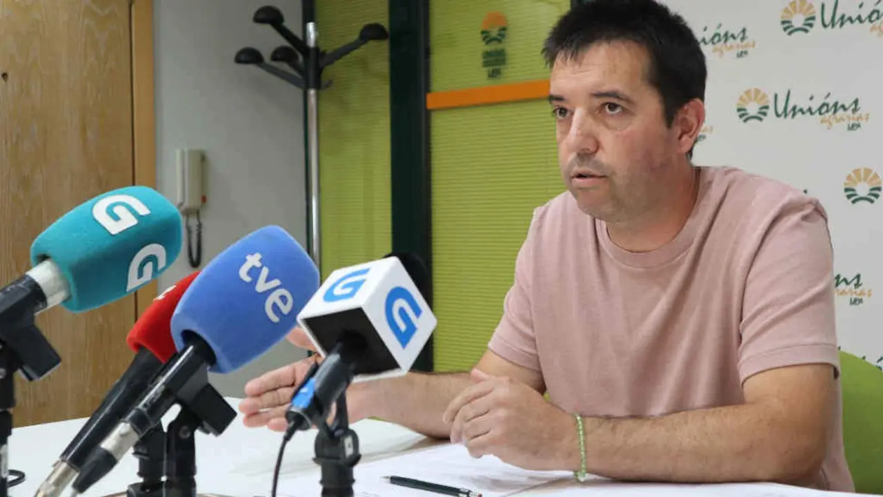 &Oacute;scar Pose, de UUAA, en rolda de prensa (Foto: N&oacute;s Diario).