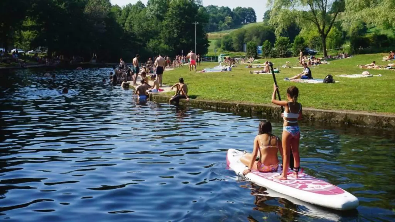 A praia fluvial do Pozo do Boi, na beira do r&iacute;o Deza en Vilatuxe, Lal&iacute;n (O Deza). (Foto: Concello de Lal&iacute;n)