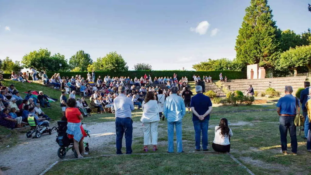 Acto do XXV aniversario do Monumento &aacute; memoria dos represaliados en Tui o pasado mes de xu&ntilde;o. (Foto: Demetrio Monteagudo).