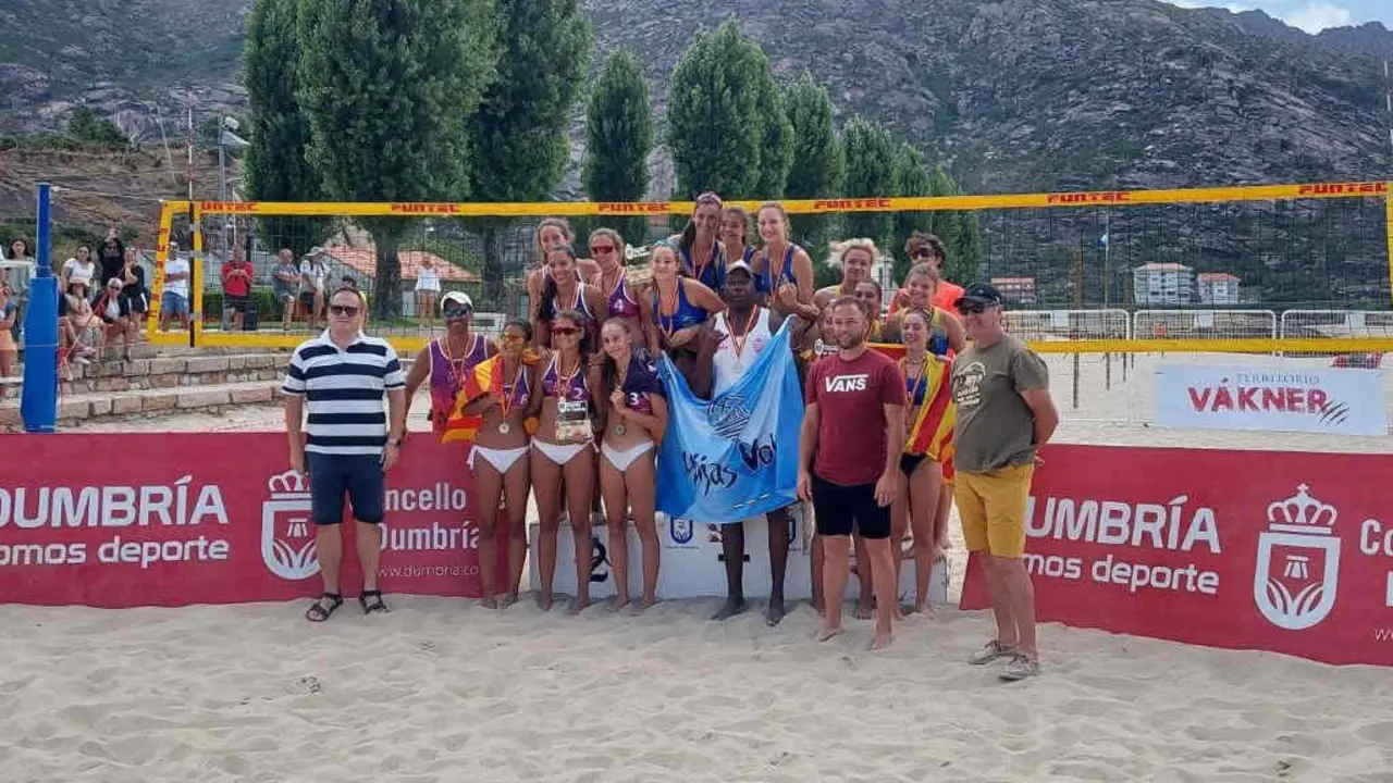 A elite do v&oacute;lei praia estatal regresa &aacute; area de Dumbr&iacute;a. (Foto: RFEV).