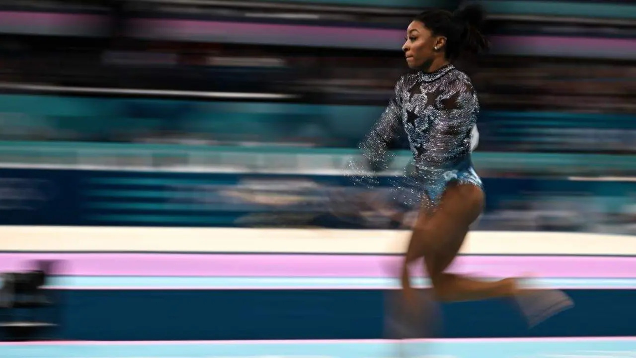 A ximnasta estadounidense Simone Biles, este domingo, no Bercy Arena de Par&iacute;s. (Foto: Marijan Murat / DPA v&iacute;a Europa Press)