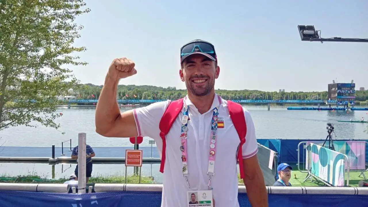O moa&ntilde;&eacute;s Rodrigo Conde, esta terza feira, no estadio n&aacute;utico de Vaires-sur-Marne, onde se meteu na final do dobre scull de remo con Aleix Garc&iacute;a. (Foto: Yuri Carrazoni Mier)