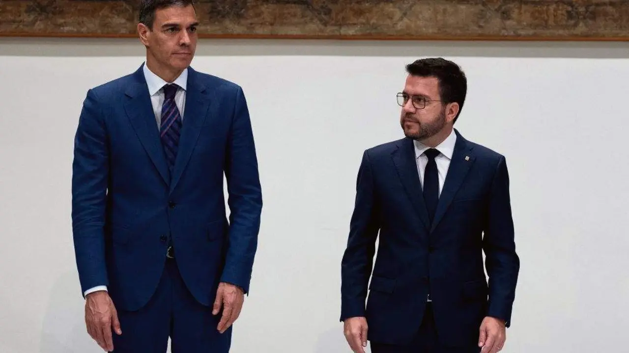 O presidente do Goberno espa&ntilde;ol, Pedro S&aacute;nchez, e o president da Generalitat de Catalunya en  funci&oacute;ns, Pere Aragon&egrave;s. (Foto: David Zorrakino / Europa Press)
