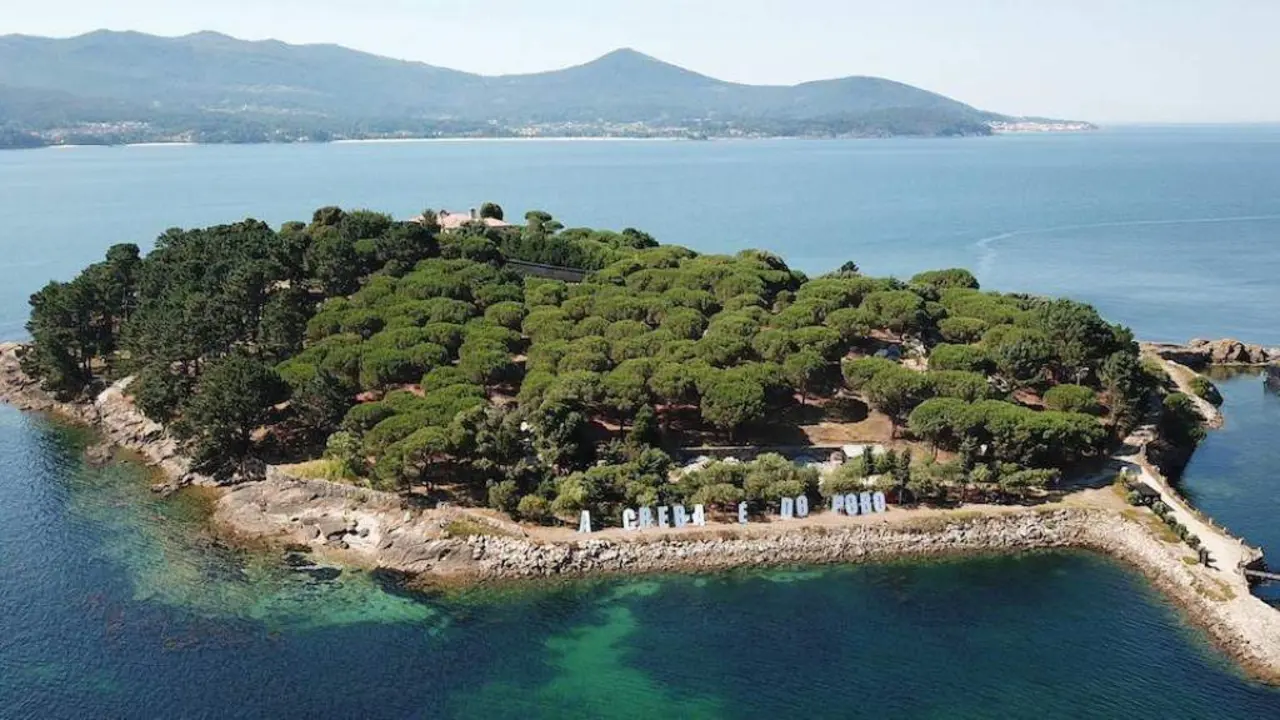 A illa da Creba durante a ocupaci&oacute;n simb&oacute;lica de 2022. (Foto: Plataforma pola Recuperaci&oacute;n da Illa da Creba)