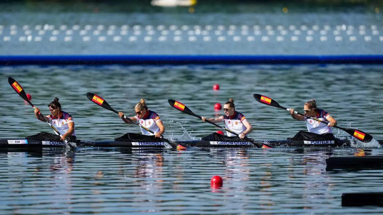 O K4 500 de Sara Ouzande, Estefan&iacute;a Fern&aacute;ndez, Carolina Garc&iacute;a e Teresa Portela, esta terza feira, en Vaires-sur-Marne. (Foto: AFP7 / Europa Press)