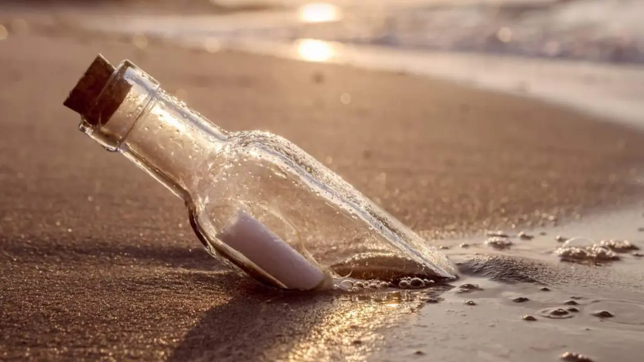 Botella lanzada ao mar. (Foto: N&oacute;s Diario)