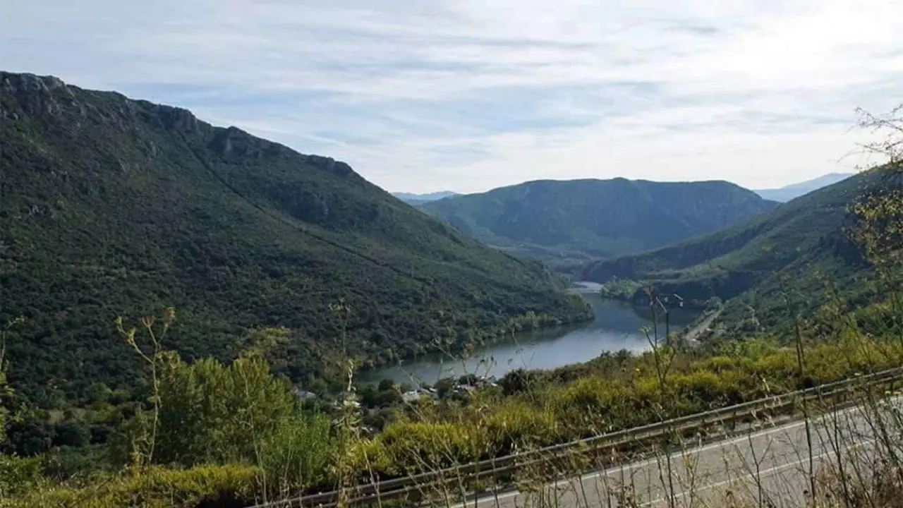 O Parque natural da Serra da Enci&ntilde;a da Lastra, na comarca de Valdeorras, linda co Bierzo. (Foto: Xunta da Galiza).