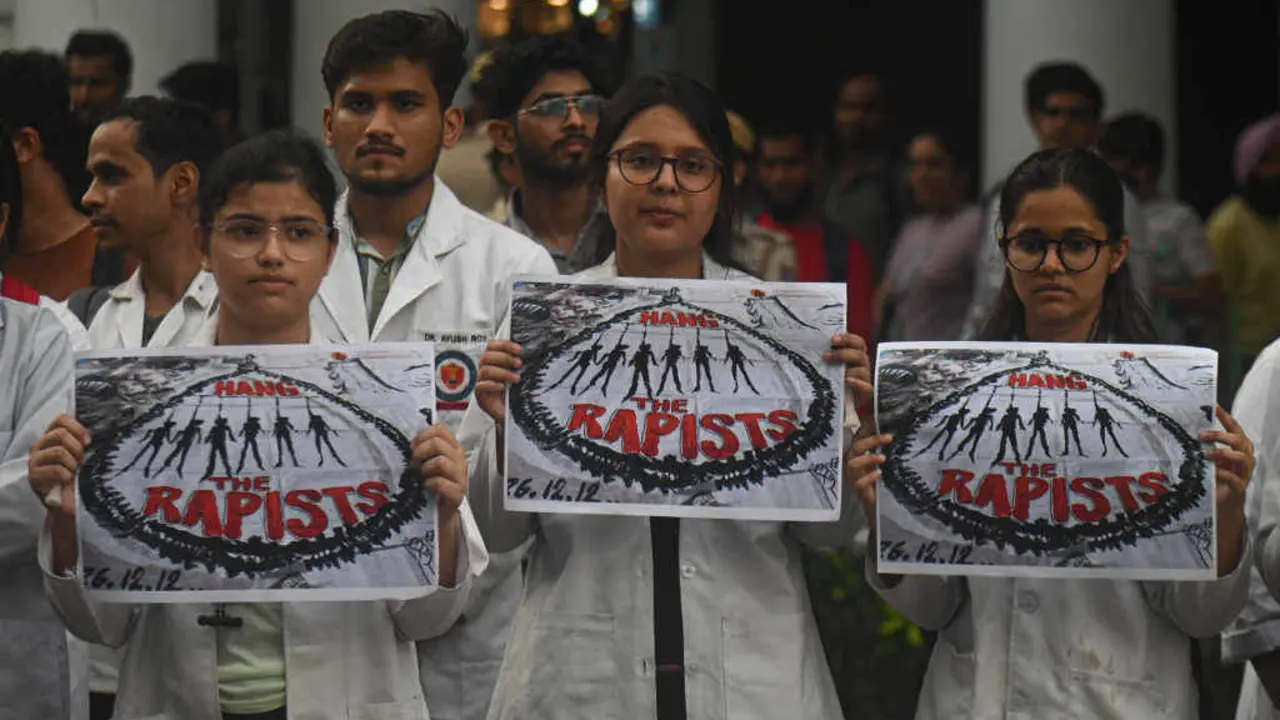 Protesta de doutoras e doutores o domingo na India. (Foto: Kabir Jhangiani / ZUMA Press Wire / DPA v&iacute;a Europa Press)