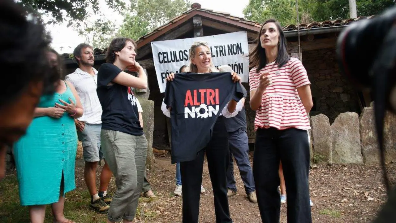 A vicepresidenta e ministra Yolanda D&iacute;az reuniuse esta terza feira con representantes da plataforma Ulloa Viva. (Foto: Carlos Castro / Europa Press)