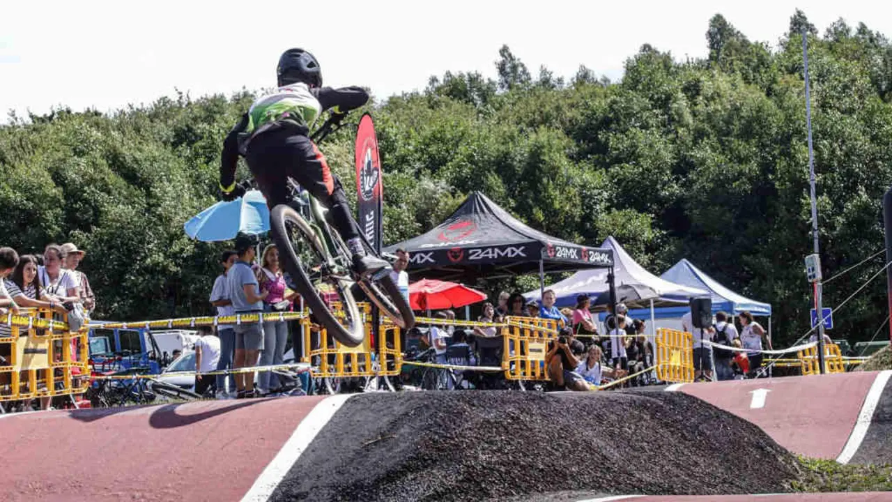 Imaxe da ICopa Pump Track Concello de Mugardos (Foto: Vicente Fern&aacute;ndez Piedras).