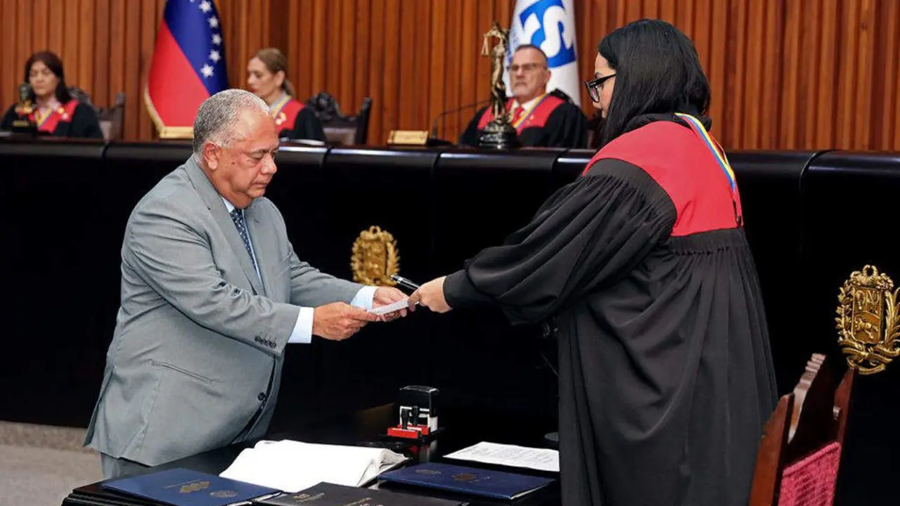 Entrega de material electoral ao Supremo venezolano por parte do Consello Nacional Electoral o 6 de agosto. (Foto: Tribunal Supremo de Xustiza de Venezuela)