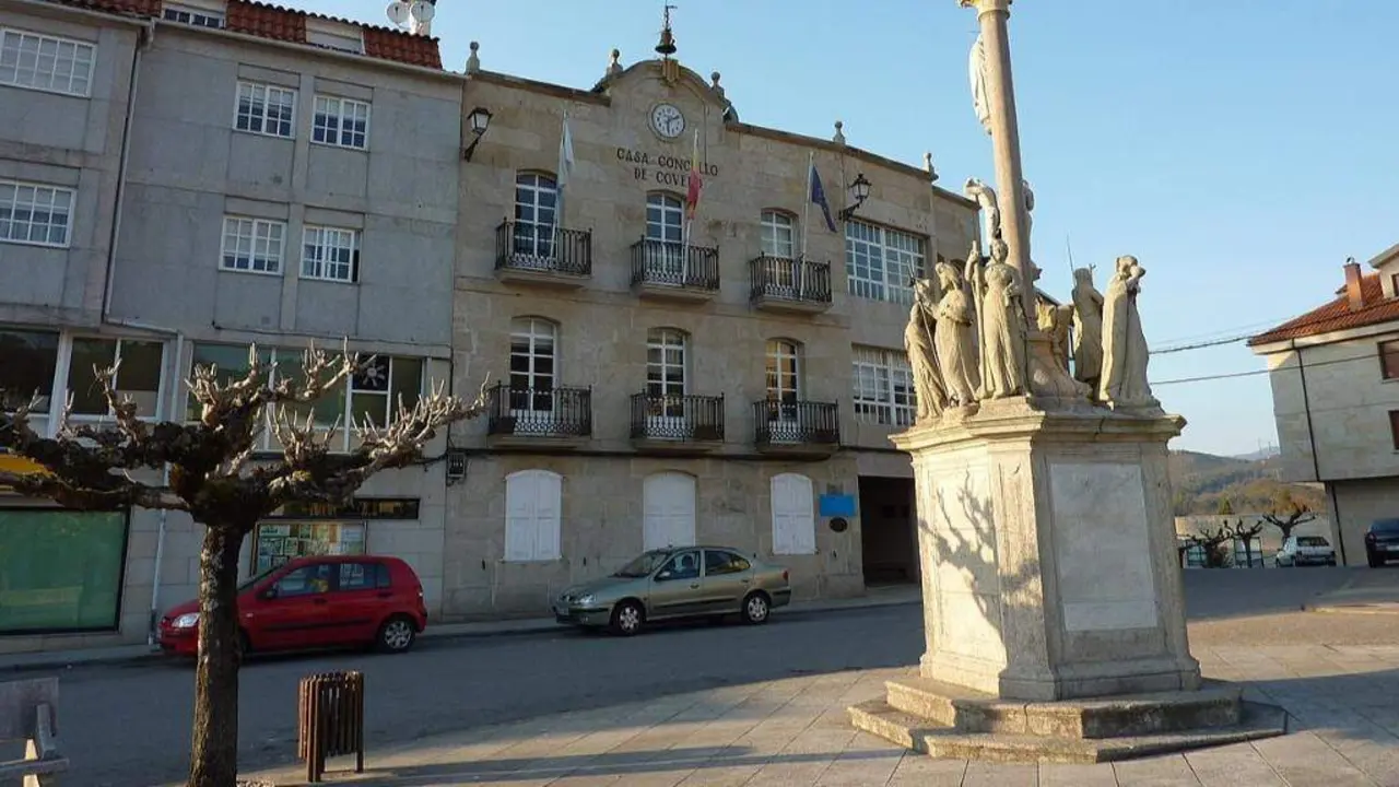 Casa do Concello do Covelo (A Paradanta), nunha imaxe de arquivo. (Foto Davisuke)