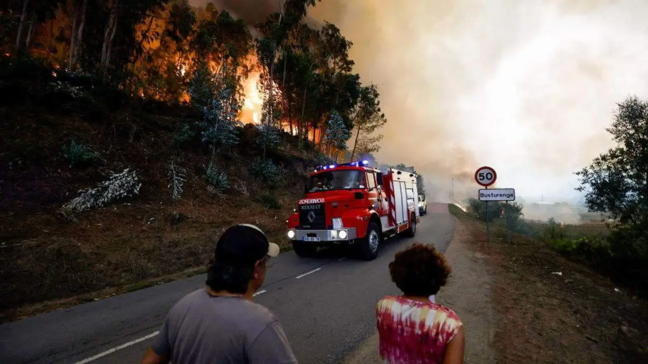 Incendio forestal en Server do Vouga, distrito de Aveiro, rexi&oacute;n Centro de Portugal. (Foto: Diogo Baptista / SOPA Images via Z / DPA)