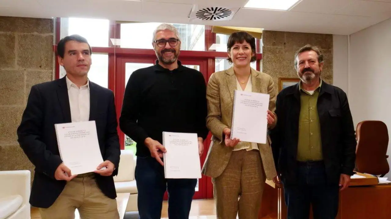 Jos&eacute; Antonio Blanco, Carlos Aymerich, Ana Pont&oacute;n e Luis Bar&aacute;. (Foto N&oacute;s Diario)