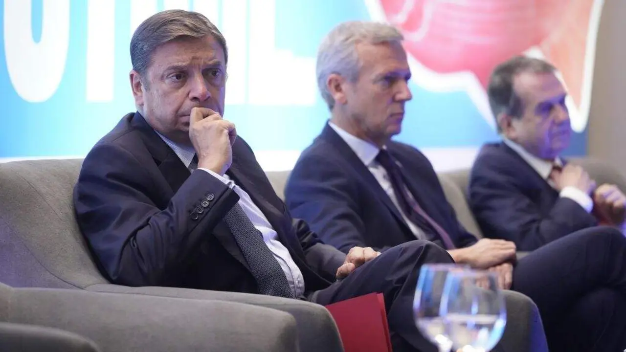 Luis Planas, Alfonso Rueda e Abel Caballero, esta terza feira na sesi&oacute;n inaugural do evento internacional organizado por Conxemar en Vigo. (Foto: Javier V&aacute;zquez / Europa Press)