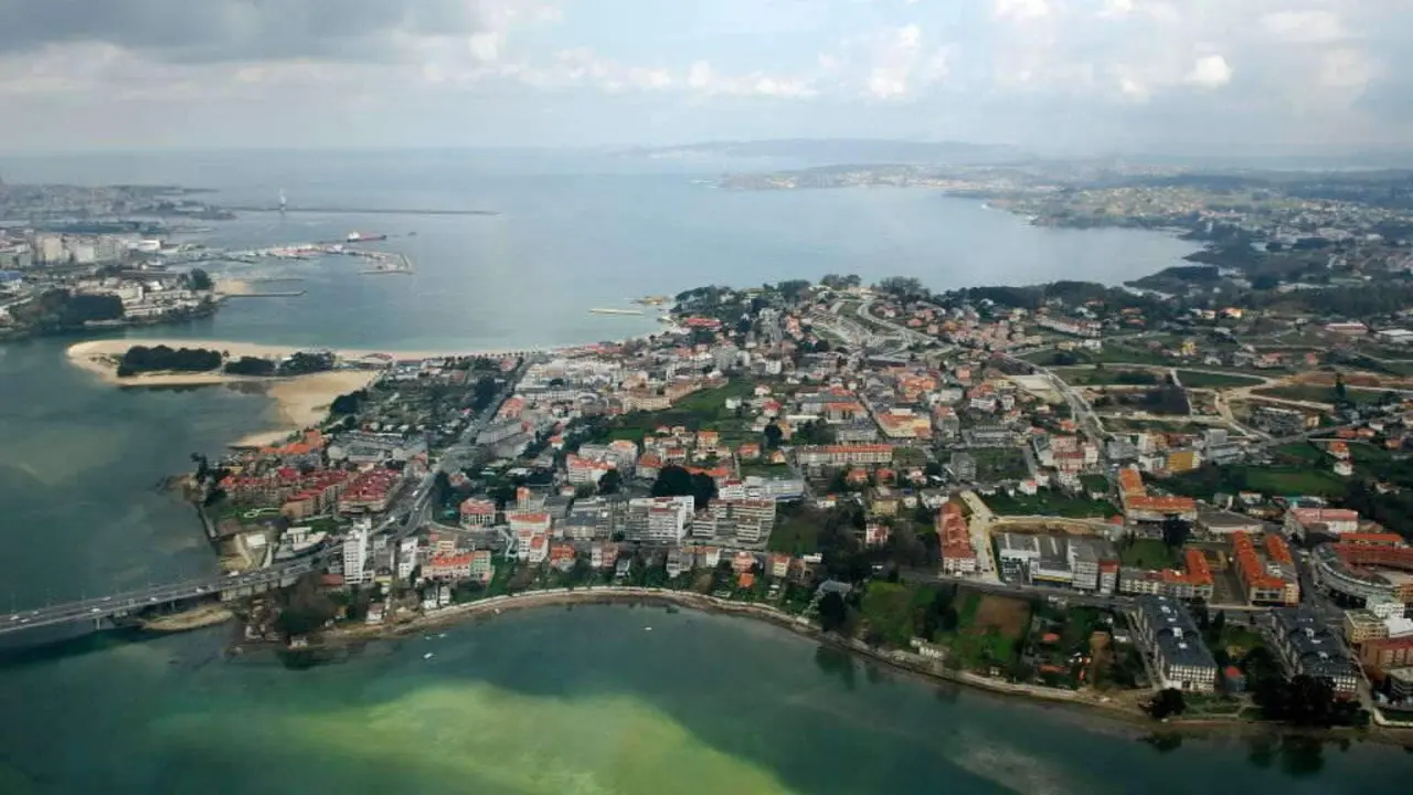 Vista a&eacute;rea do concello de Oleiros. (Foto Guillermo)