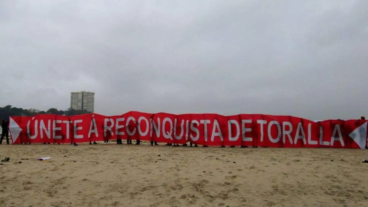 Acci&oacute;n reivindicativa pola recuperaci&oacute;n da illa de Toralla, no municipio de Vigo. (Foto: N&oacute;s Diario)